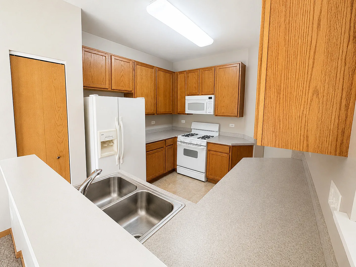 2 bed, 1.5 bath, 1215 sqft, $2,400 — Photo 3