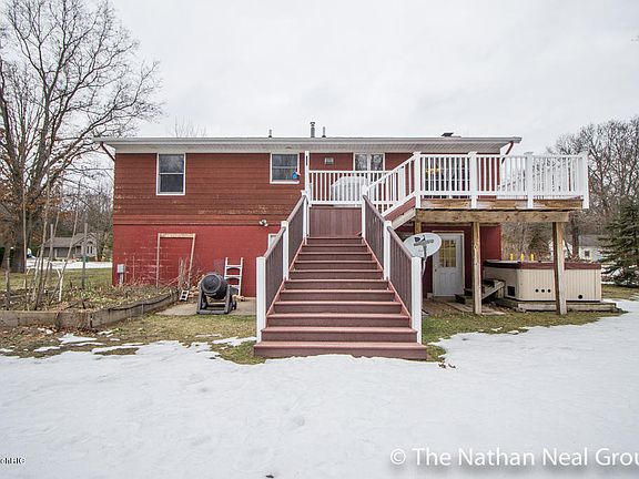 3rd image of 2945 Deerwood Dr
