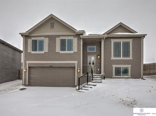 14615 Gilder Ave, Bennington, NE 68007