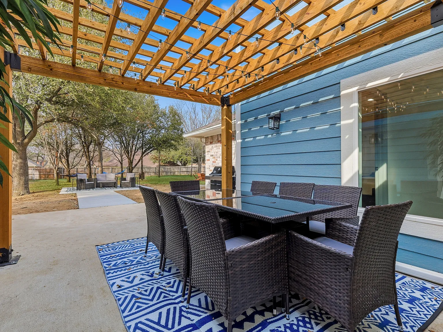 5 bed, 3200 sqft, $6,500 — Photo 2