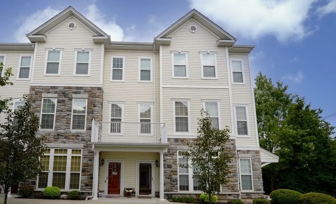 2 bed, 1261 sqft, $3,100 — Photo 1