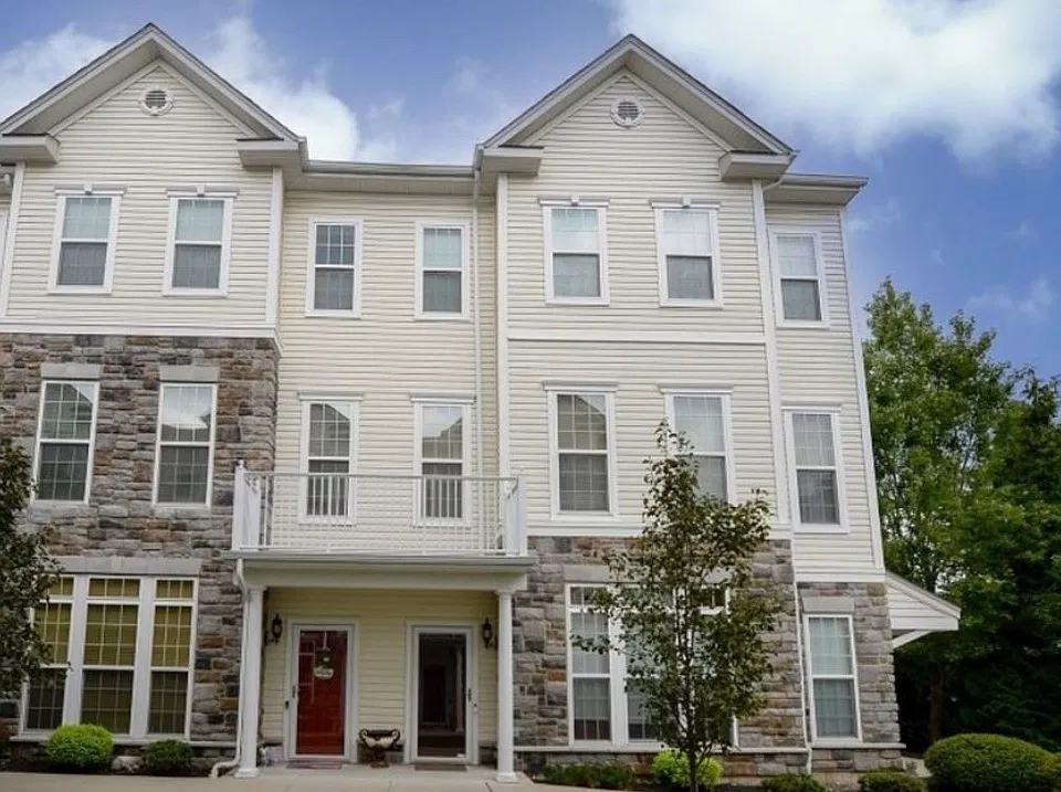 5 Holly Ln