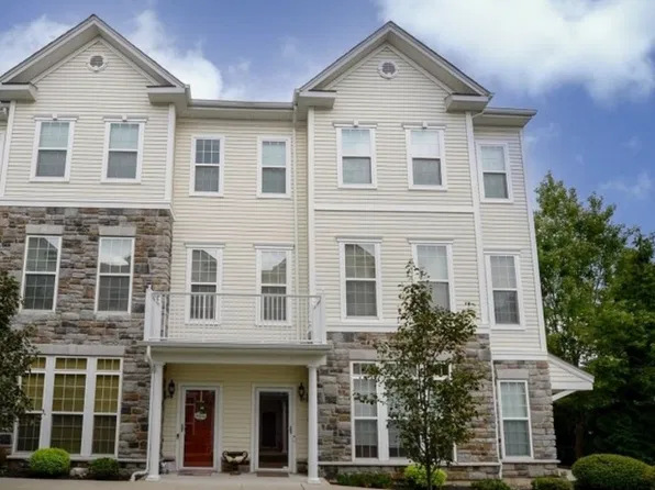 5 Holly Ln, Garfield, NJ 07026