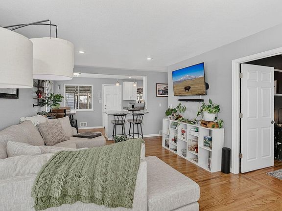 5th image of 7445 Irving St