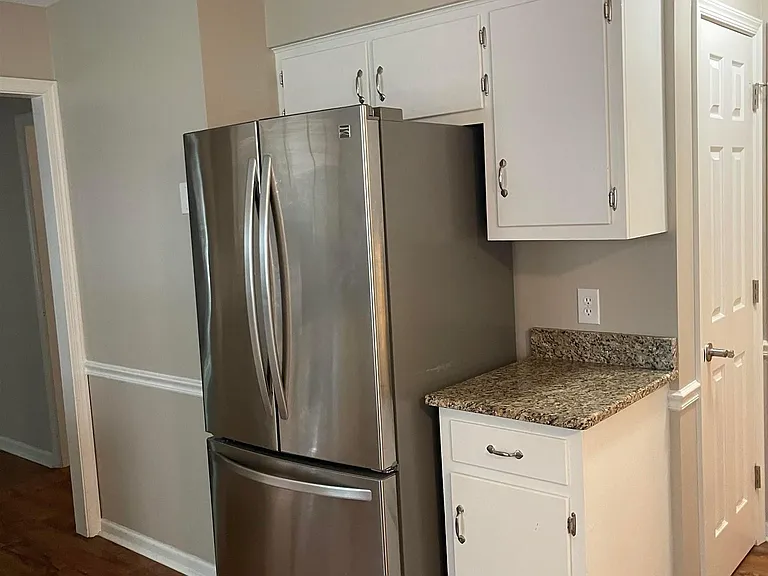 407 Portsmouth Ct — Photo 13