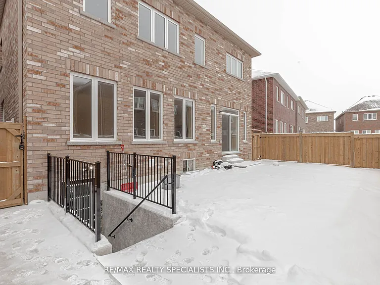 74 Clockwork Dr #B — Photo 4