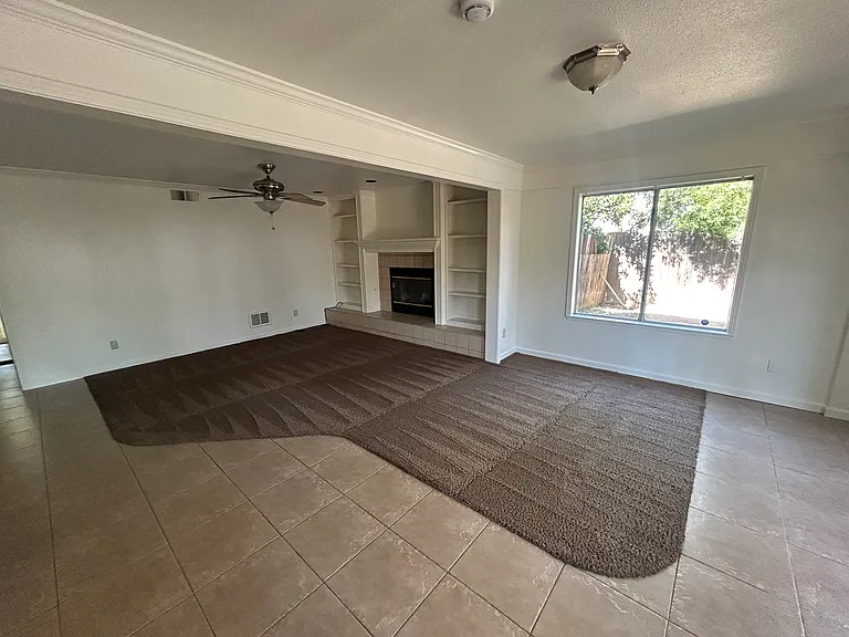 974 E Buckhill Rd — Photo 3