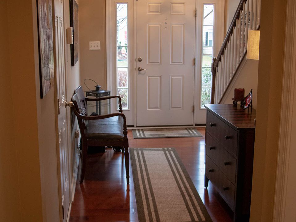 Center Hall Foyer W/Hardwood