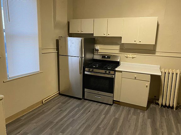 2nd image of 1508 N Van Buren St #27