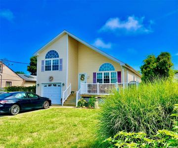 10 Argyle Drive, Shirley, NY, 11967