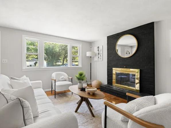 15 Bradford St, Stoughton, MA 02072