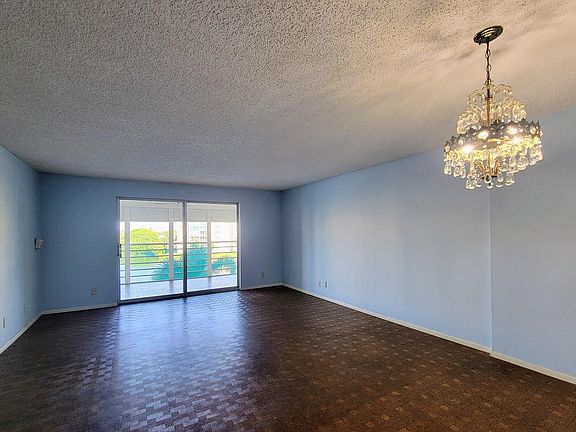 4th image of 131 SE 3rd Avenue #401
