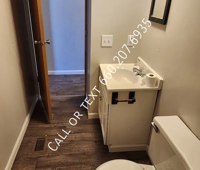 913 N Taylorville Blvd #9 — Photo 8