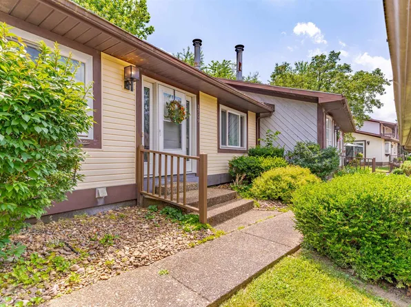 1709 Village Ln, Evansville, IN 47725