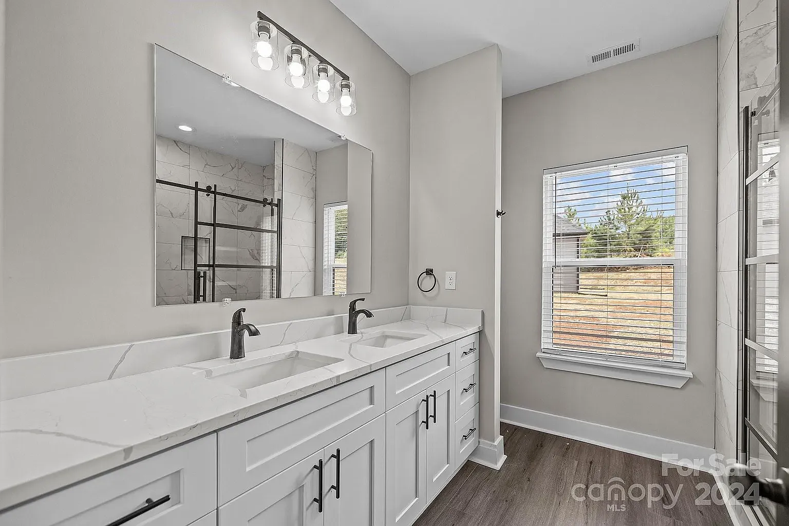 4 bed, 2570 sqft, $3,100 — Photo 3