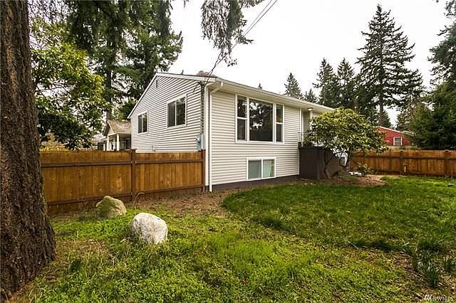 1st image of 14352 Roslyn Pl N #A