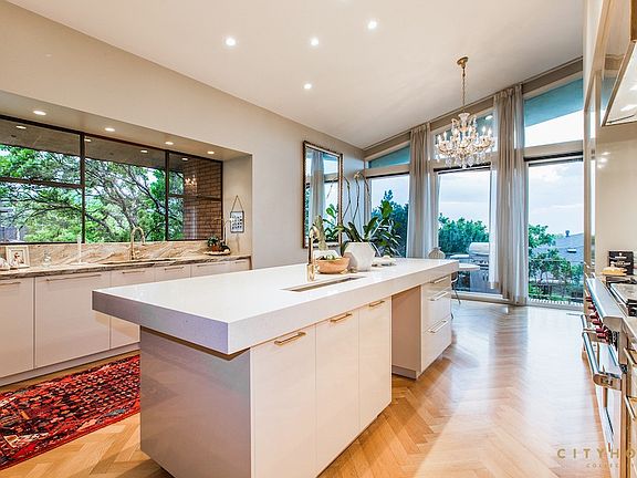 4th image of 3005 E Saint Marys Cir