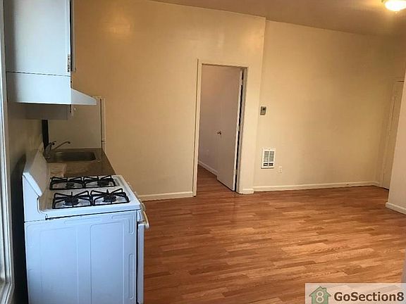 3rd image of 2420 Bay Shore Blvd #8