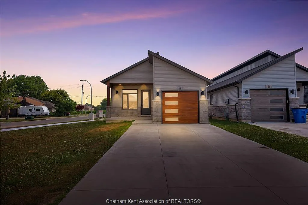 3 bed, $2,400 — Photo 1