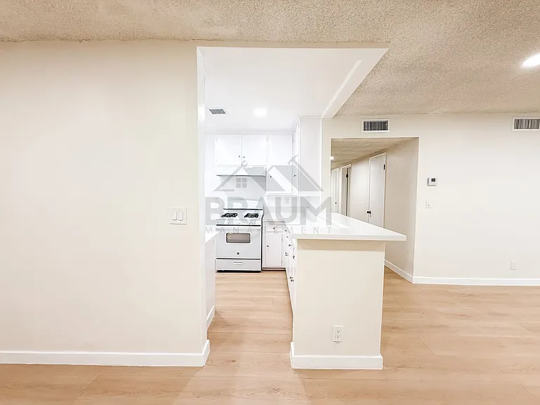 6041 WHITSETT — Photo 12