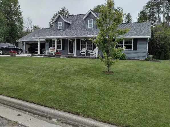 835 S Ridgeway Dr, Sturgeon Bay, WI 54235