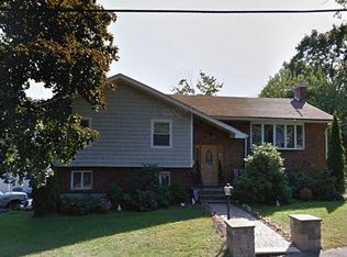 76 W Park Dr, Wakefield, MA 01880