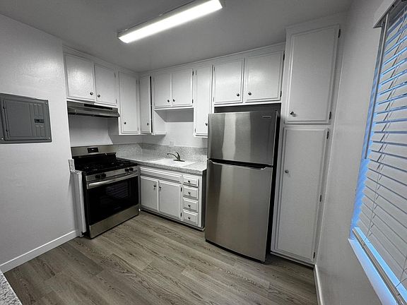 2nd image of 510 N Harvard Blvd APT 2