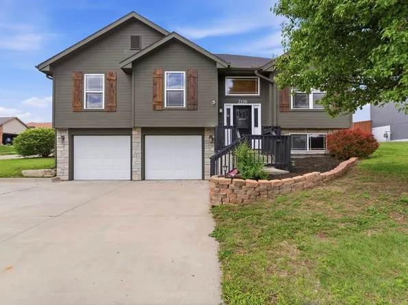 2330 Bridle Trl, Junction City, KS 66441