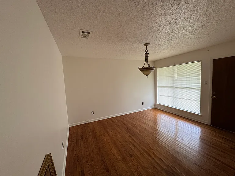 1234 Twin Lakes Dr — Photo 2