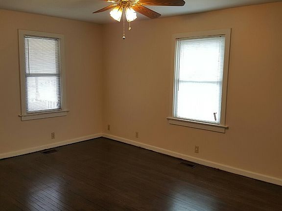 3rd image of 906 S Crisp Ave