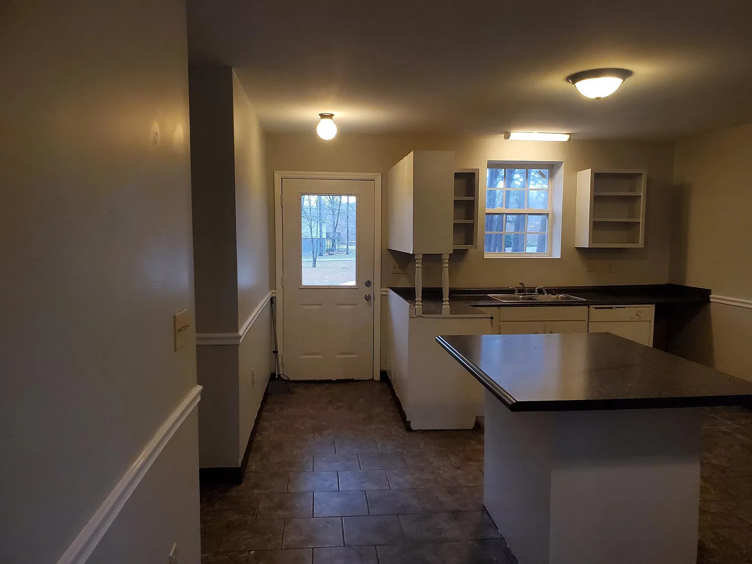 3 bed, 1650 sqft, $1,900 — Photo 2