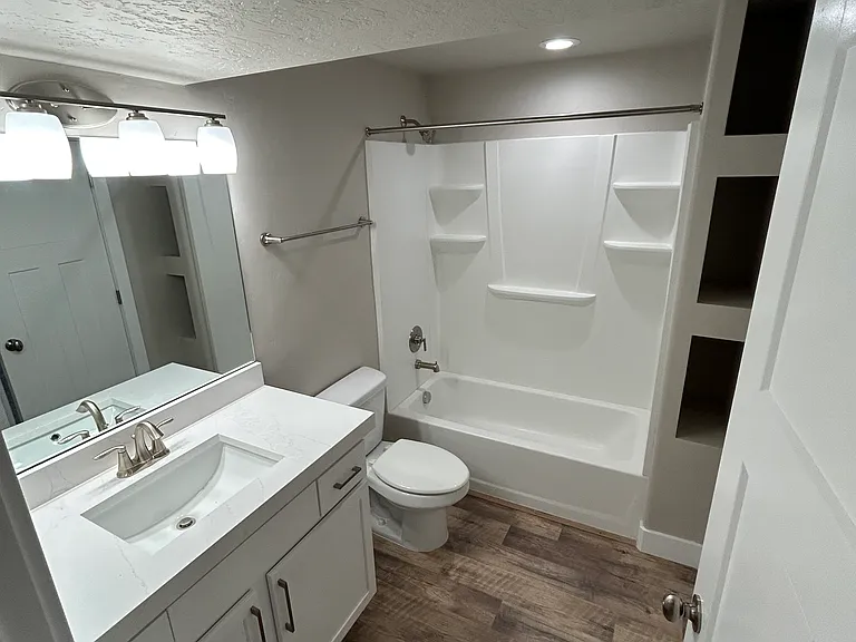 618 W Regent Garden Ln — Photo 11