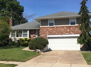 720 Regent Dr, Westbury, NY 11590