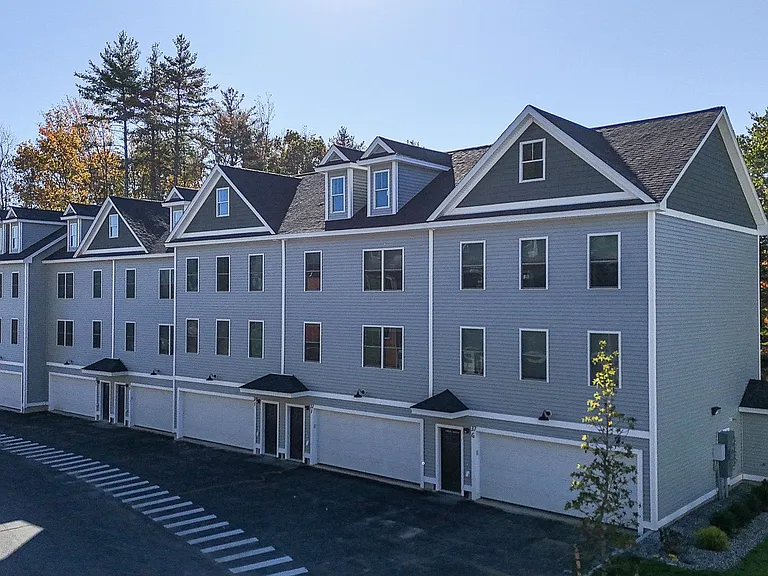 Bayberry Commons- 3 Bedroom 2.5 Bath Townhomes with 2 Car Garage — Photo 31