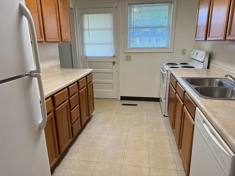 1140 Eastfield Rd — Photo 5