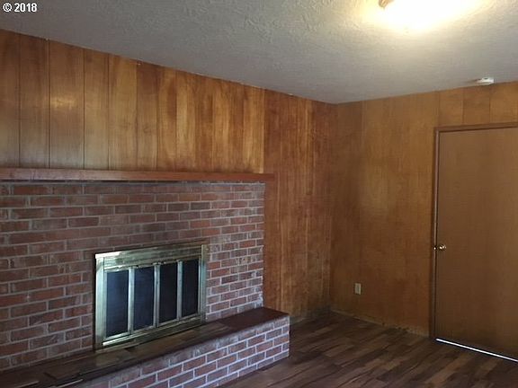 3rd image of 304 W Jones St