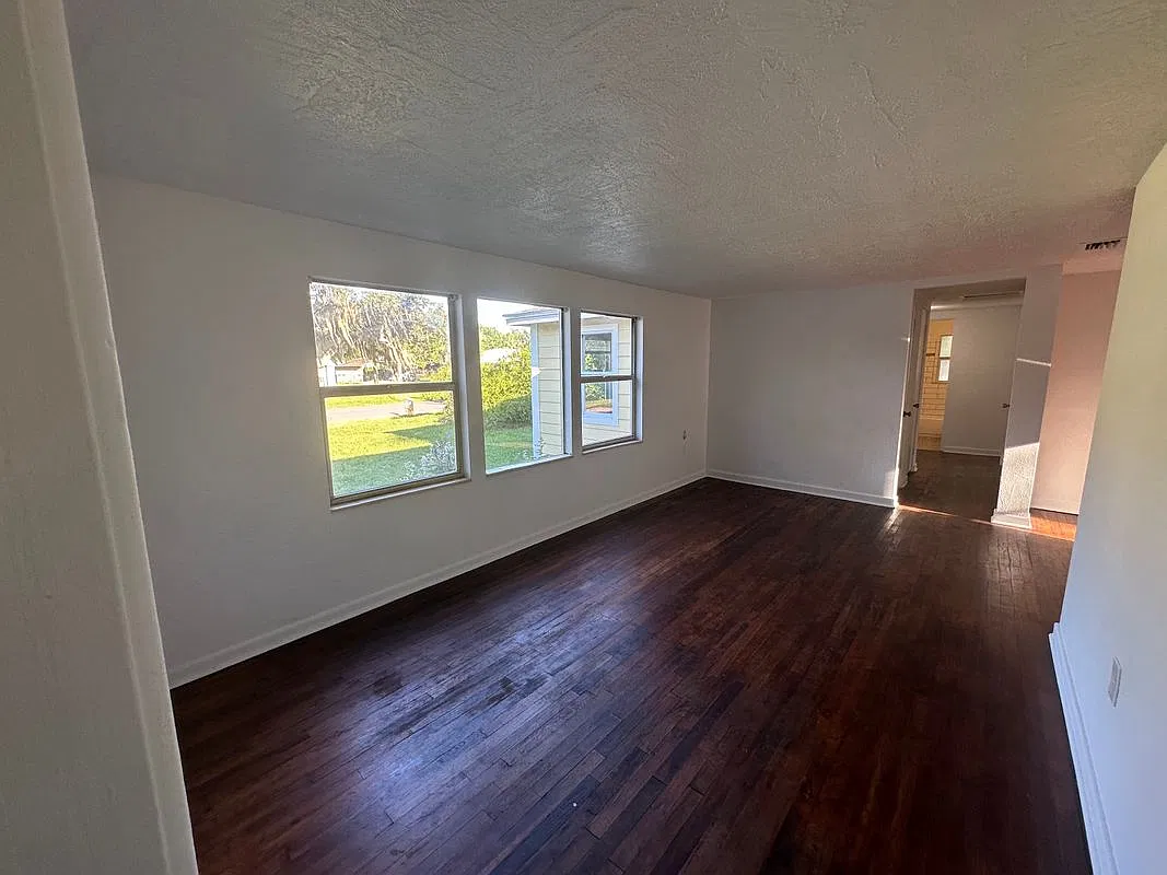 3 bed, 1.0 bath, 1160 sqft, $1,675 — Photo 4