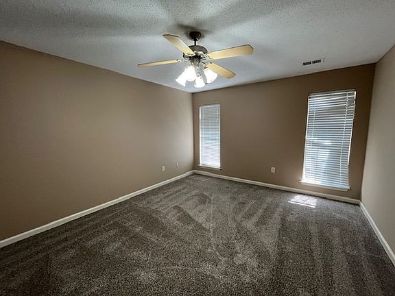 5th image of 701 Burton Ln