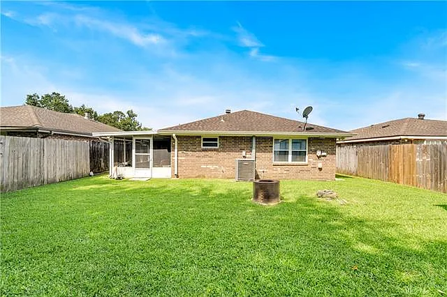 214 Dianne Dr — Photo 16