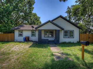 911 S 4th St, Bonham, TX 75418