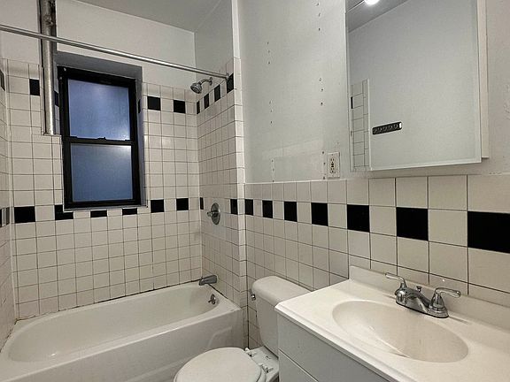 5th image of 327 W 35th St APT 5R