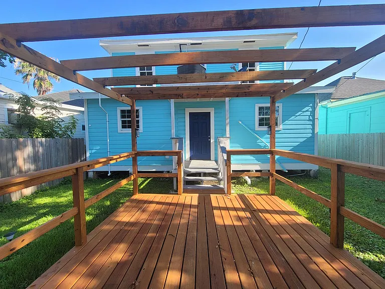3919 Avenue O — Photo 30