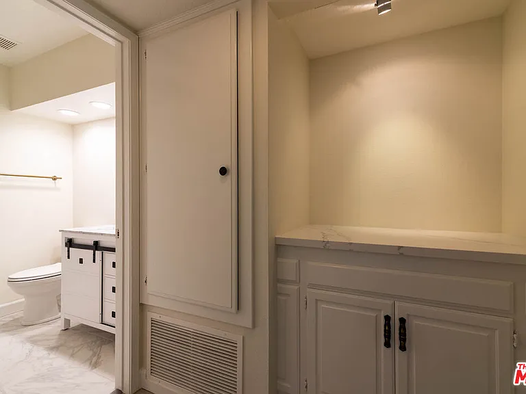 8515 Falmouth Ave #422 — Photo 11