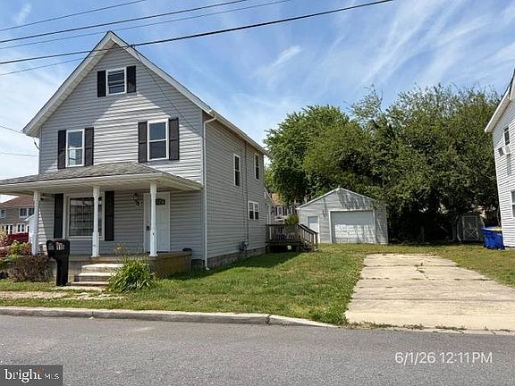 3rd image of 115 Railroad Ave