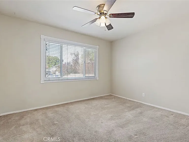 124 Hastings Ave — Photo 8