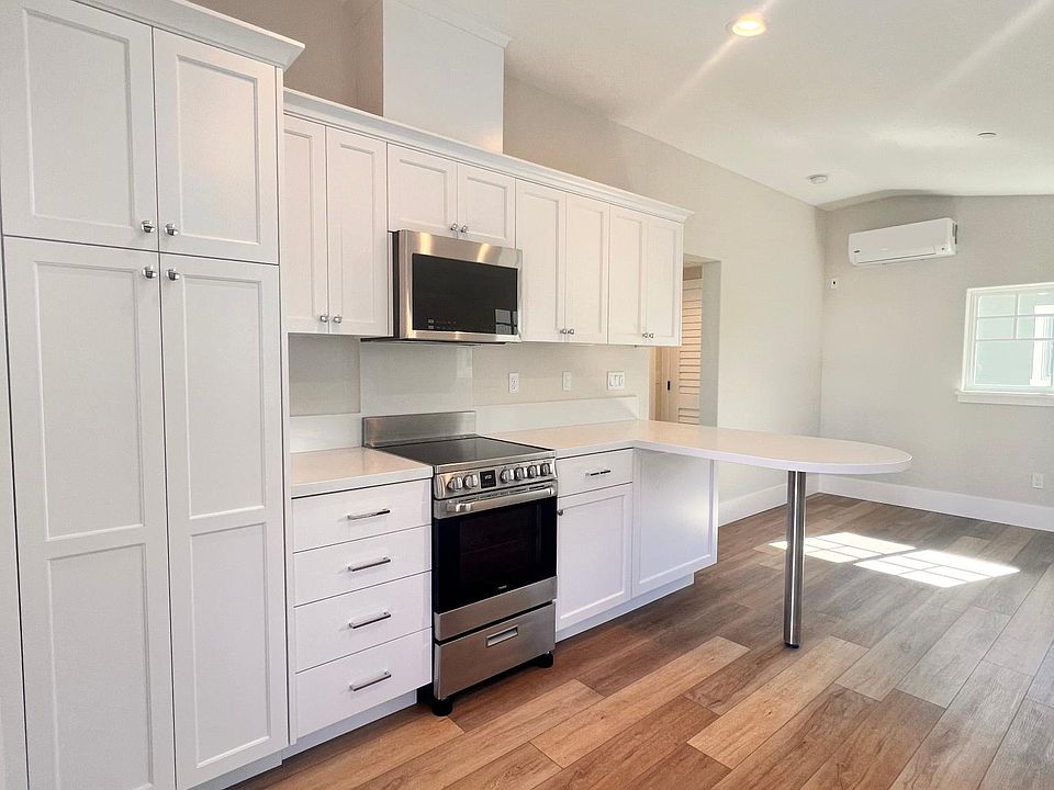 1st image of 203 Oak Tree Cir #B
