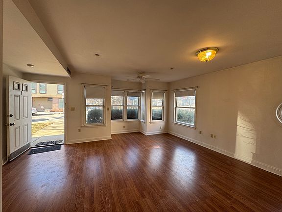 3rd image of 8 Glencoe St APT 1