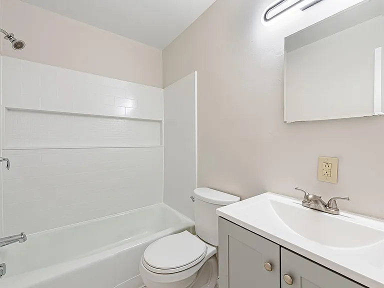 Brooklane Manor Apartments — Photo 37
