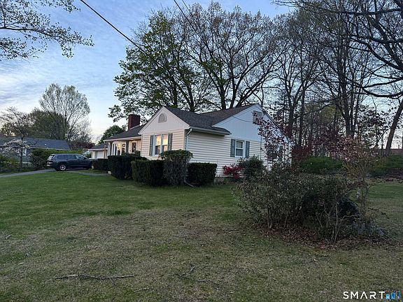 4th image of 10 Cedar St
