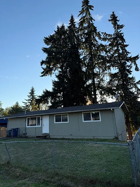 4 bed, 2000 sqft, $3,000 — Photo 2